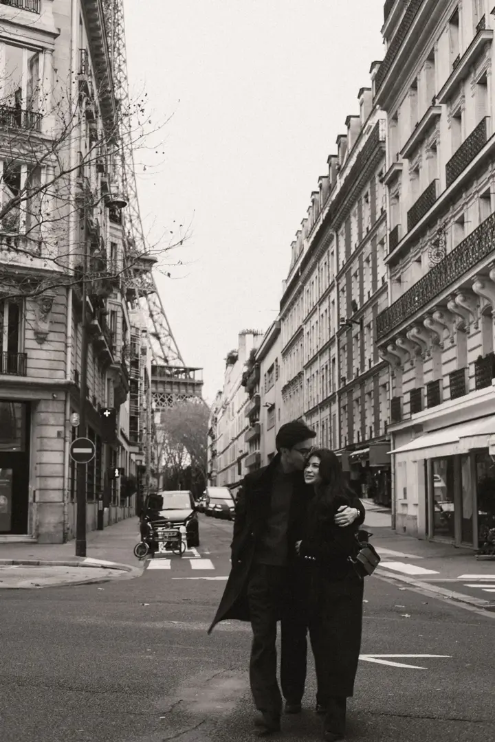 Couple walking Paris street Eiffel Tower black white
