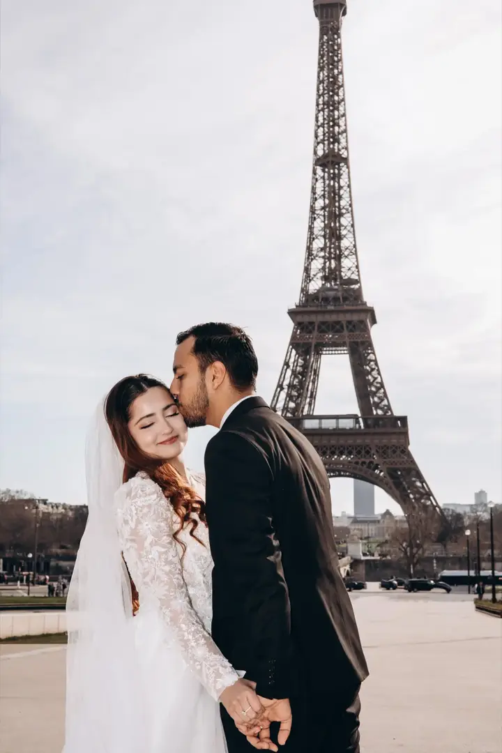 Wedding ceremony Paris Eiffel Tower photographer