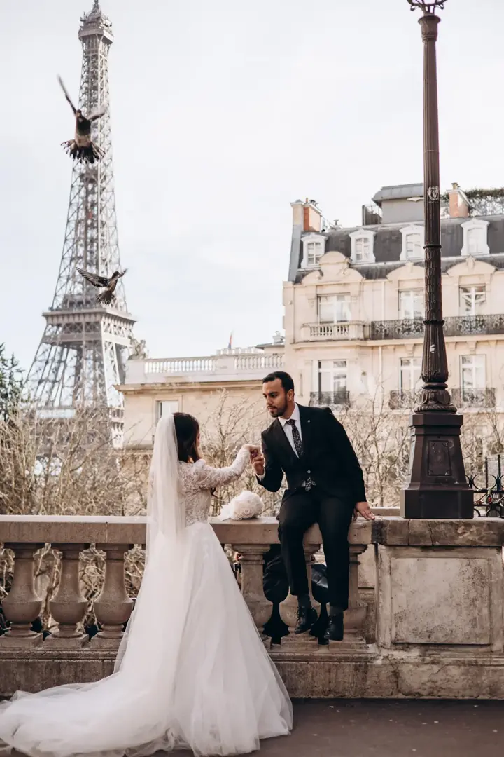 Wedding portrait Paris Eiffel Tower romantic
