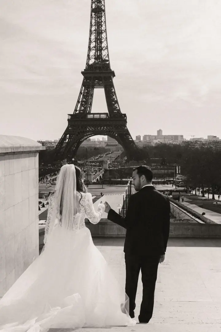 Paris wedding photographer Eiffel Tower couple